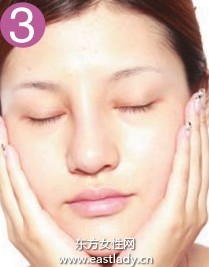 妝前補(bǔ)水保濕 彩妝持久服帖