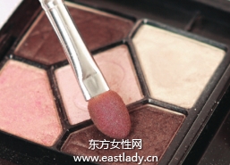 光感櫻花芭比眼妝的畫(huà)法