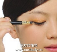 假睫毛怎么貼才好看