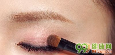 打造嬰兒般純美粉色裸妝