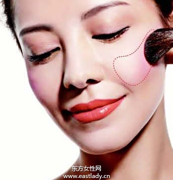 涂抹腮紅要注意的事項(xiàng)