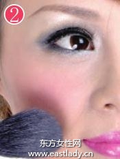 優(yōu)雅宴會(huì)妝化法展現(xiàn)出獨(dú)有溫柔美態(tài)