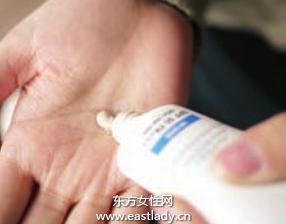 化妝小技巧 粉底液+粉餅輕松畫底妝