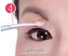 時尚運(yùn)動妝容讓你輕 妝 上陣