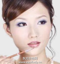 深邃迷離妝散發(fā)高貴撩人姿態(tài)