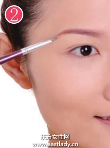 清純學(xué)生妝讓青春的氣息瞬間展現(xiàn)出來(lái)