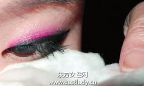 即快又徹底的眼部卸妝法