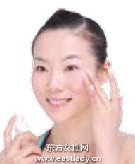 化妝教程之巧用遮瑕膏點(diǎn)走斑點(diǎn)