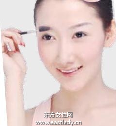 用染眉膏染眉迅速達(dá)到改變眉色目的