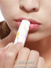 巧克力色系裸色滋潤唇妝 誘惑力十足