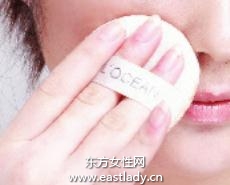 使用粉底液突出肌膚絲滑質(zhì)感