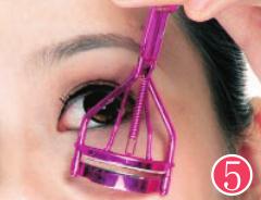 巧使睫毛夾使眼睛電力十足