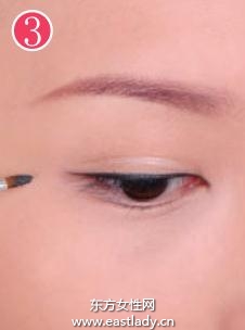 清純學(xué)生妝讓青春的氣息瞬間展現(xiàn)出來(lái)