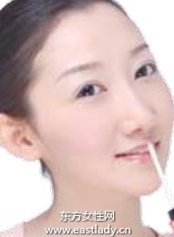 唇妝的正確補(bǔ)妝步驟