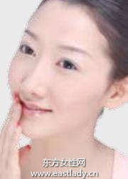 唇妝的正確補(bǔ)妝步驟