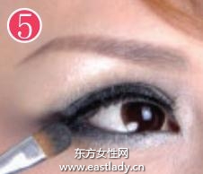 優(yōu)雅宴會妝化法展現(xiàn)出獨有溫柔美態(tài)