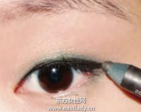 眼線筆+眼影輕松擁有迷人眼神