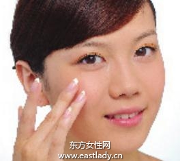 高保濕粉底液的正確使用方法