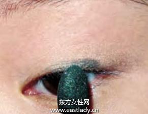 眼線筆+眼影輕松擁有迷人眼神