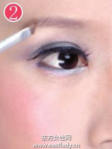 眼妝教程之打造深邃迷人立體眼妝