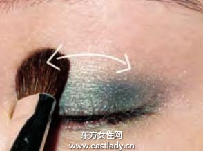 眼線筆+眼影輕松擁有迷人眼神