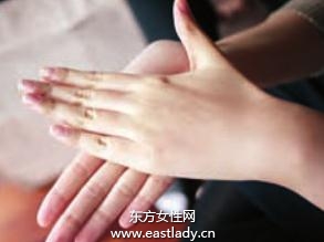 化妝小技巧 粉底液+粉餅輕松畫底妝