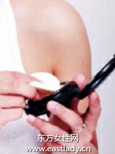 固體粉底打造肌膚爽滑質(zhì)感