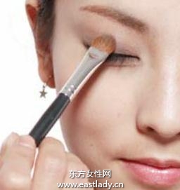 眼妝教程之金色系眼影打造深邃眼神