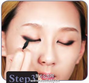 浪漫女性妝容顯露都市白領(lǐng)典雅高貴氣質(zhì)