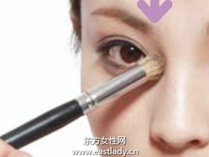 眼妝教程之金色系眼影打造深邃眼神