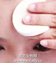 正確使用散粉 讓肌膚顯得通透自然