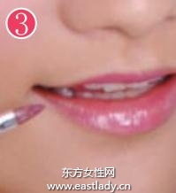 化妝教程之唇部如何快速補(bǔ)妝