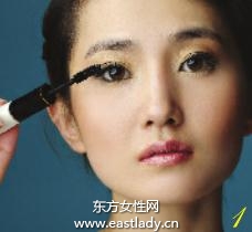 化妝四步驟打造立體感十足職業(yè)妝