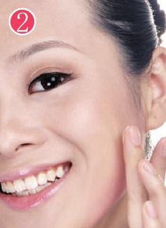 霜狀粉底液的用法 按壓涂抹法