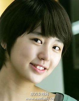 自然光澤底妝打造裸妝效果