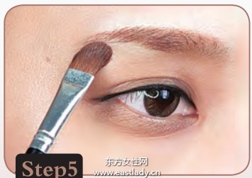 打造精致女人味職業(yè)妝容