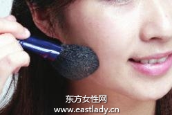 用陰影與高光營造自然立體妝容效果