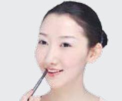 緋紅色唇妝 約會出游都很適合