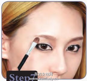 浪漫女性妝容顯露都市白領(lǐng)典雅高貴氣質(zhì)