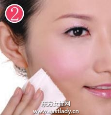 化妝教程之臉部如何快速補(bǔ)妝