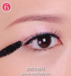 清純學(xué)生妝讓青春的氣息瞬間展現(xiàn)出來(lái)