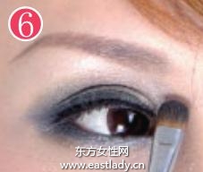 優(yōu)雅宴會妝化法展現(xiàn)出獨有溫柔美態(tài)