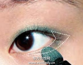 眼線筆+眼影輕松擁有迷人眼神