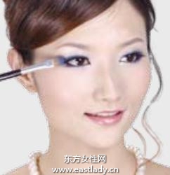 深邃迷離妝散發(fā)高貴撩人姿態(tài)