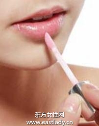 巧克力色系裸色滋潤唇妝 誘惑力十足