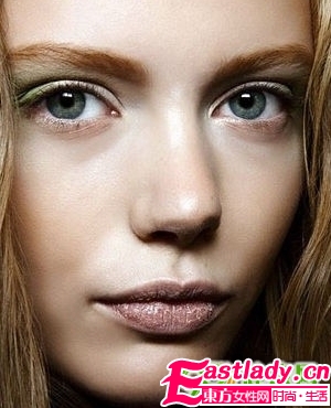 粗眉當(dāng)?shù)?自然清新鄰家女