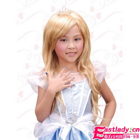 5歲女孩迷上化妝 家長很糾結(jié)