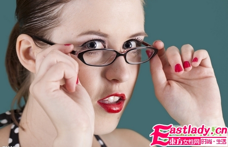 戴眼鏡的化妝技巧