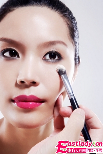 缺陷眼睛的眼妝畫法