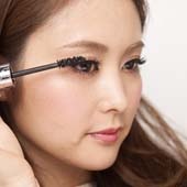 洋娃娃大眼妝7步輕松畫(huà)出